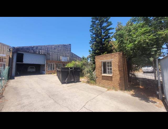 650M² WAREHOUSE TO LET IN ATLANTIS CENTRAL